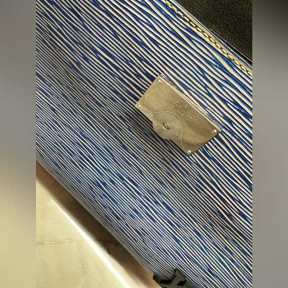 SOLD!!! Authentic Louis Vuitton Cluny BB in Denim Epi Leather - Picture 10 of 16